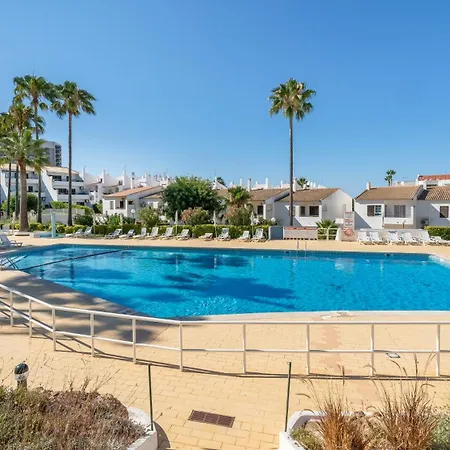 2 Bdr With Balcony & Pool By Lovelystay Apartment