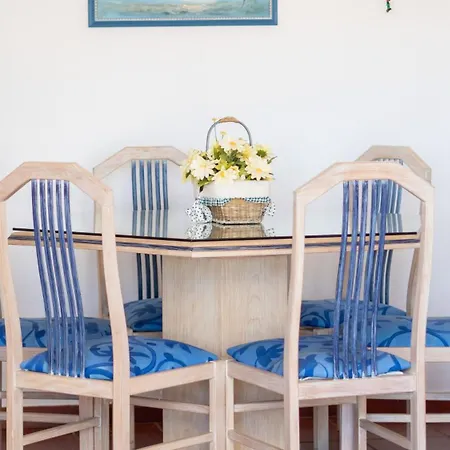 Apartment 2 Bdr With Balcony & Pool By Lovelystay