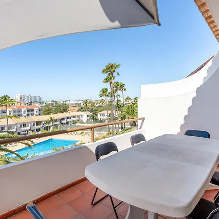 2 Bdr With Balcony & Pool By Lovelystay Apartment