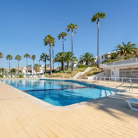 2 Bdr With Balcony & Pool By Lovelystay Apartment