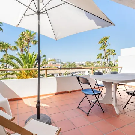 2 Bdr With Balcony & Pool By Lovelystay