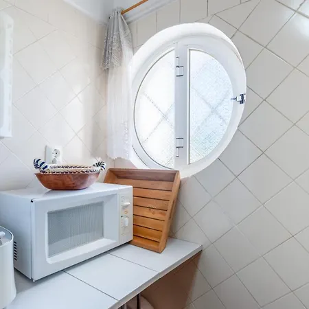 2 Bdr With Balcony & Pool By Lovelystay
