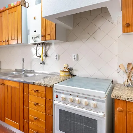 Apartment 2 Bdr With Balcony & Pool By Lovelystay